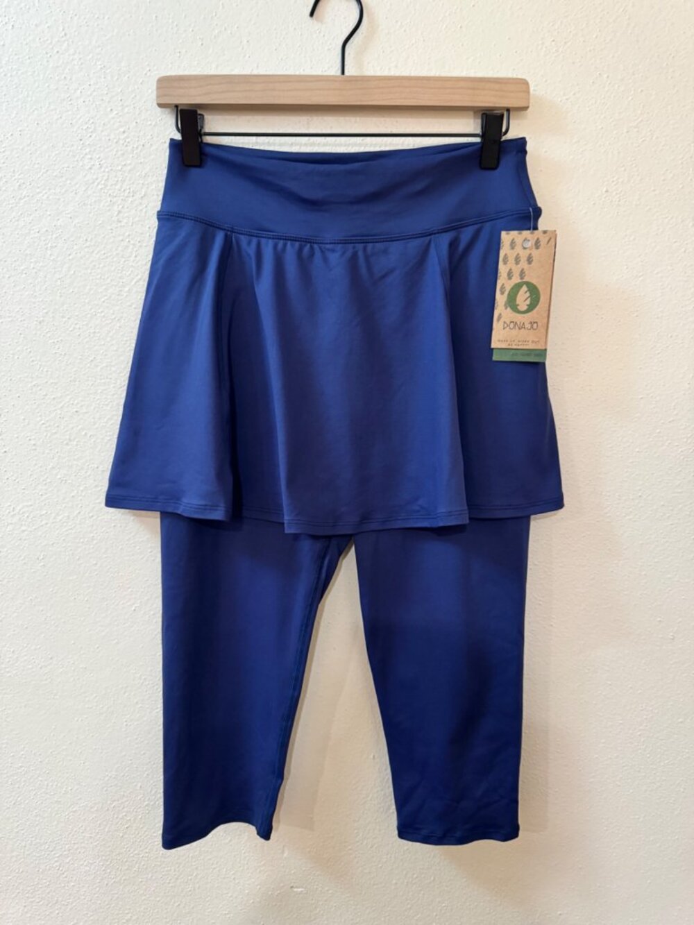 Dona Jo Blue Skirted Capri Leggings Size L NWT Tennis Pickleball Athletic